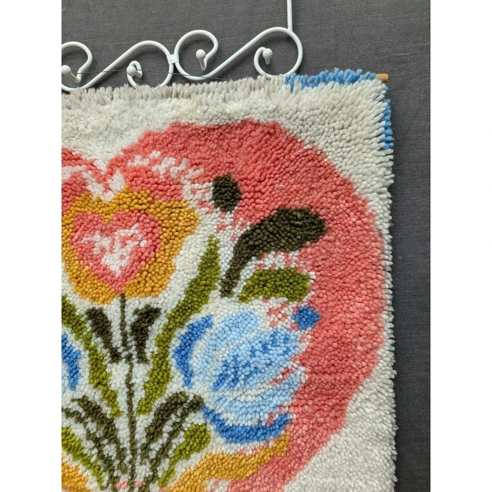 Vtg Latch Hook Rug Wall Hanging Handmade Pennsylvania Dutch Hex Floral Heart 26